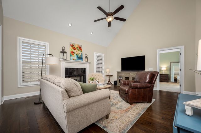 1062 Tower Hill Ln, Hendersonville, TN 37075