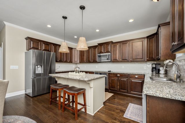 1062 Tower Hill Ln, Hendersonville, TN 37075