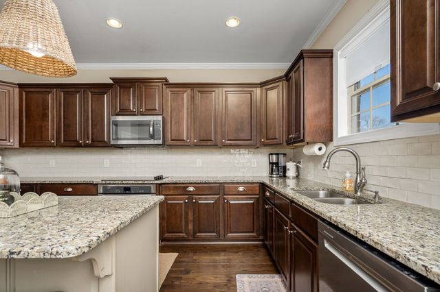 1062 Tower Hill Ln, Hendersonville, TN 37075