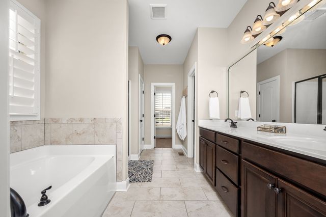 1062 Tower Hill Ln, Hendersonville, TN 37075