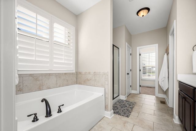 1062 Tower Hill Ln, Hendersonville, TN 37075