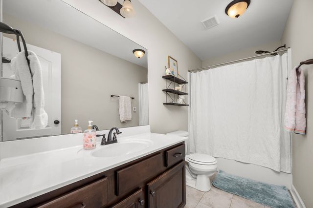 1062 Tower Hill Ln, Hendersonville, TN 37075