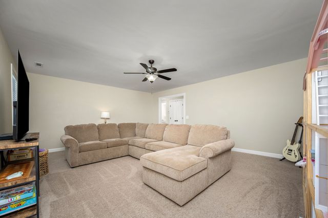 1062 Tower Hill Ln, Hendersonville, TN 37075