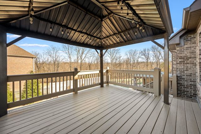 1062 Tower Hill Ln, Hendersonville, TN 37075