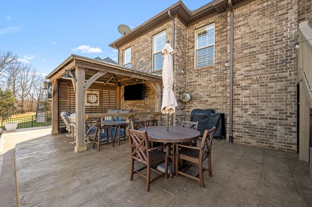 1062 Tower Hill Ln, Hendersonville, TN 37075