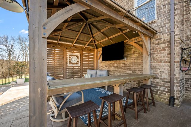 1062 Tower Hill Ln, Hendersonville, TN 37075