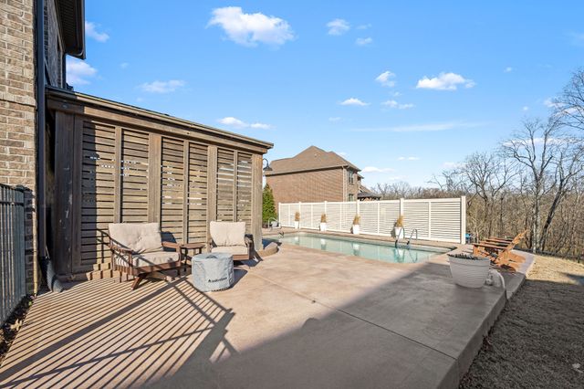 1062 Tower Hill Ln, Hendersonville, TN 37075