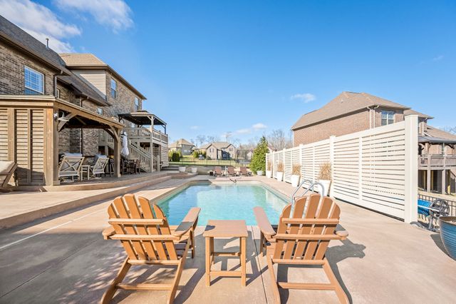 1062 Tower Hill Ln, Hendersonville, TN 37075