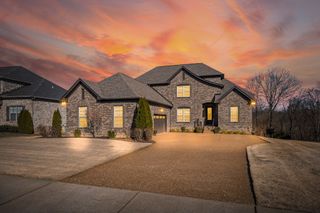 1062 Tower Hill Ln, Hendersonville, TN 37075