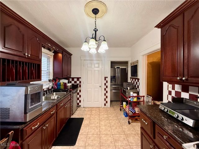 15220 Lucknow Avenue, Cleveland, OH 44110