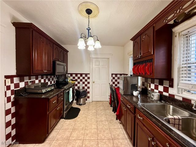 15220 Lucknow Avenue, Cleveland, OH 44110