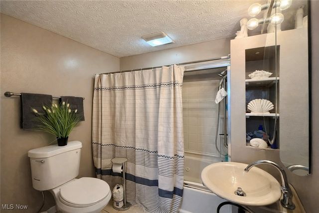 15220 Lucknow Avenue, Cleveland, OH 44110