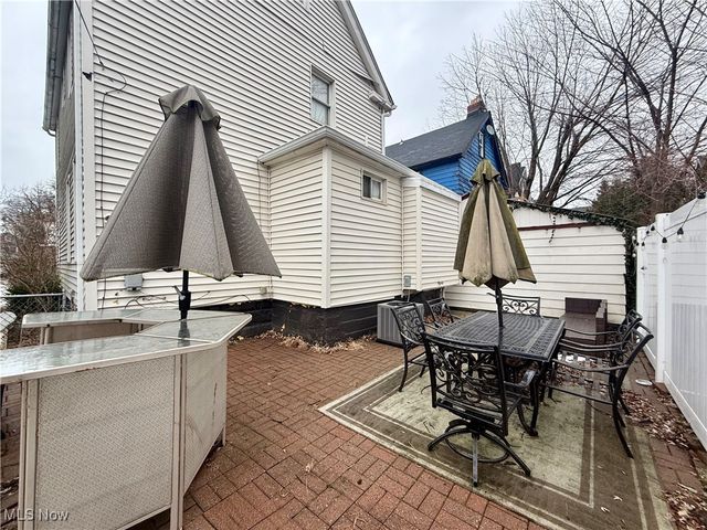 15220 Lucknow Avenue, Cleveland, OH 44110