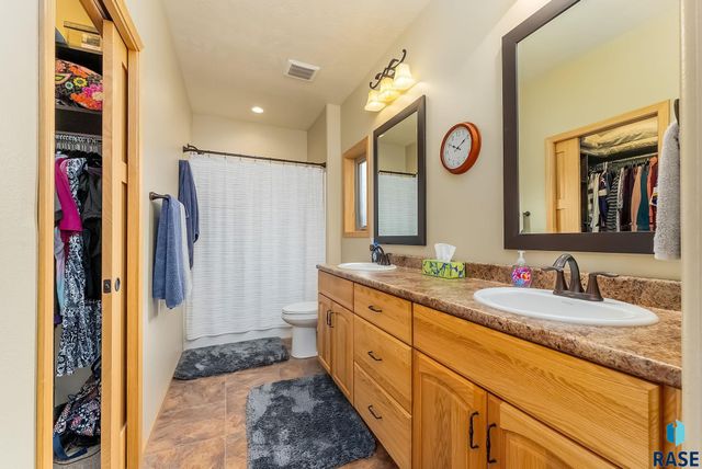 2607 S Kinderhook Ave Avenue, Sioux Falls, SD 57106