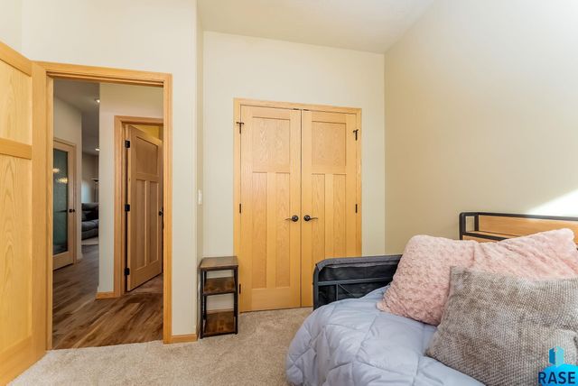 2607 S Kinderhook Ave Avenue, Sioux Falls, SD 57106