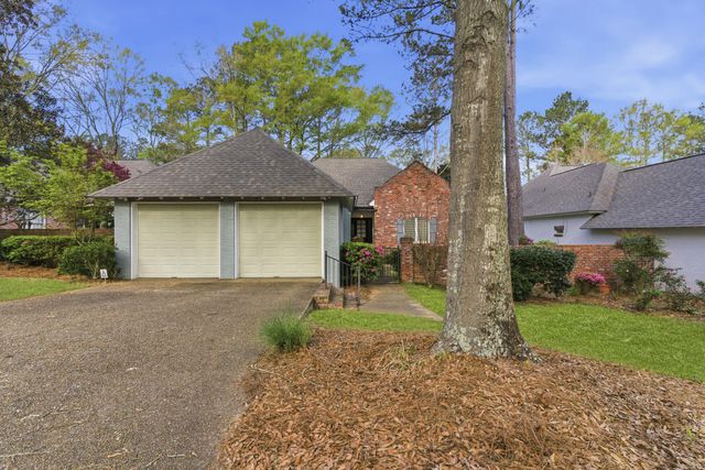 33 Camelia Ct., Hattiesburg, MS 39402