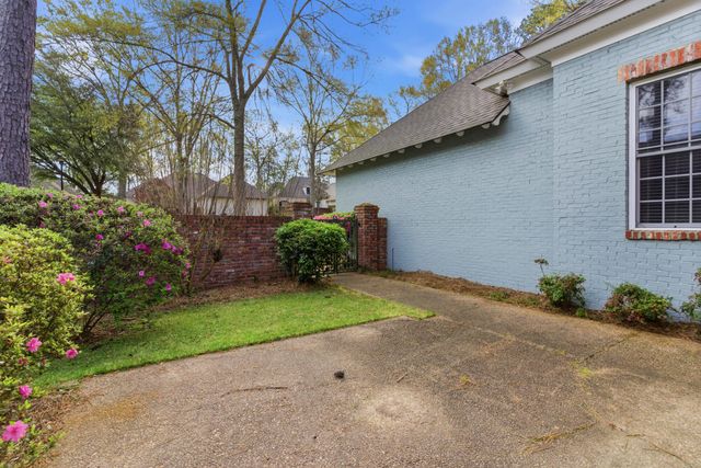 33 Camelia Ct., Hattiesburg, MS 39402