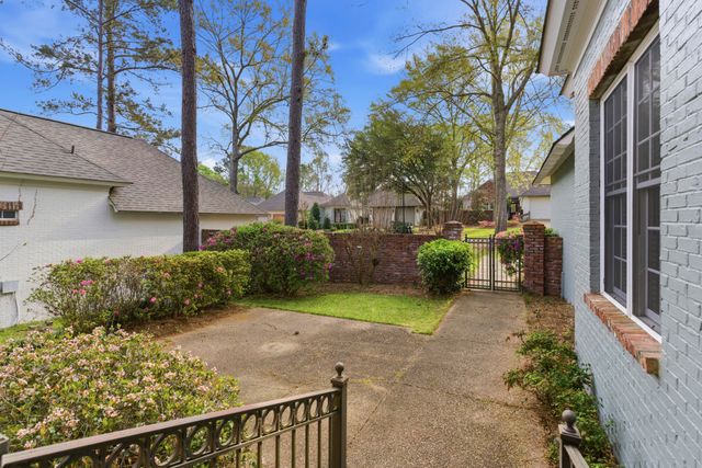 33 Camelia Ct., Hattiesburg, MS 39402