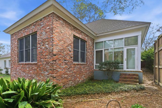 33 Camelia Ct., Hattiesburg, MS 39402