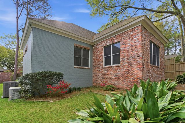 33 Camelia Ct., Hattiesburg, MS 39402