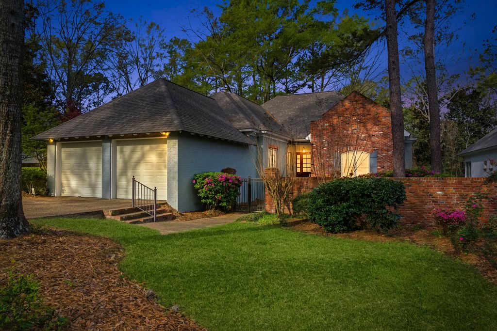 33 Camelia Ct., Hattiesburg, MS 39402