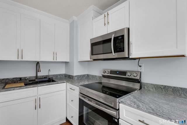 130 Winding Lane, East Hartford, CT 06118