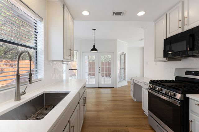 8302 Bradford Edward CV B, Austin, TX 78759