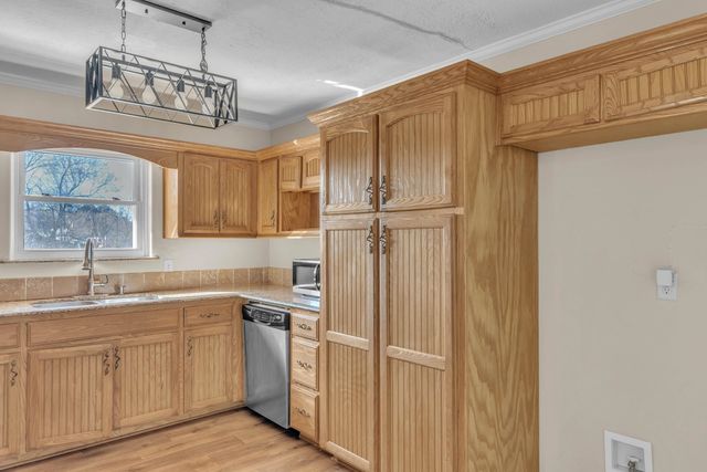 1701 Lakeshore dr, Longview, TX 75605