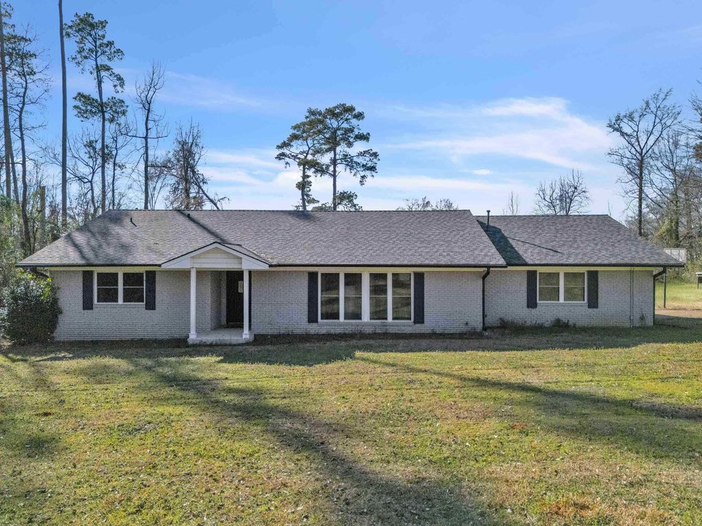 1701 Lakeshore dr, Longview, TX 75605