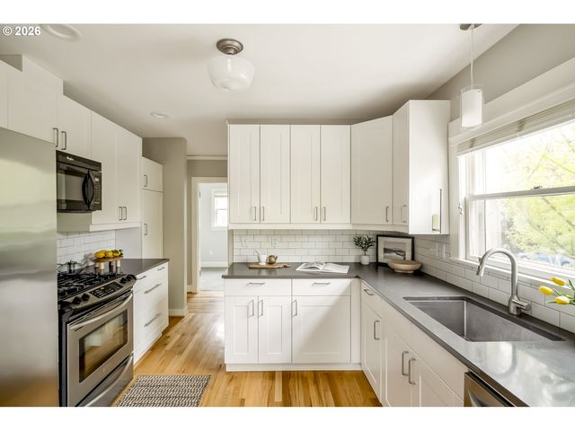 2105 Se 51ST Ave, Portland, OR 97215