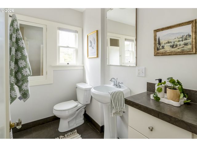 2105 Se 51ST Ave, Portland, OR 97215