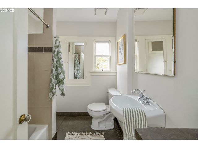 2105 Se 51ST Ave, Portland, OR 97215