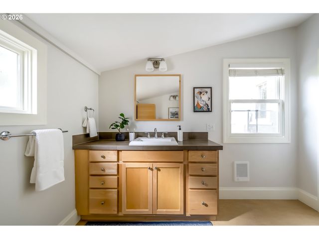 2105 Se 51ST Ave, Portland, OR 97215