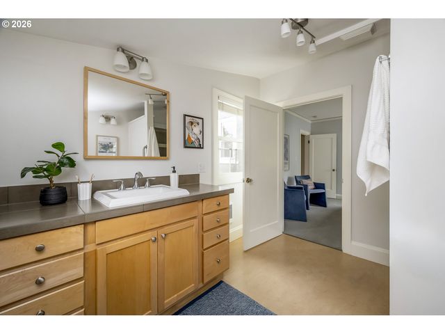 2105 Se 51ST Ave, Portland, OR 97215