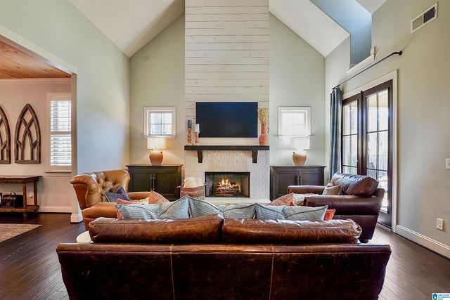 502 WILLOW BRANCH CIRCLE, Chelsea, AL 35043