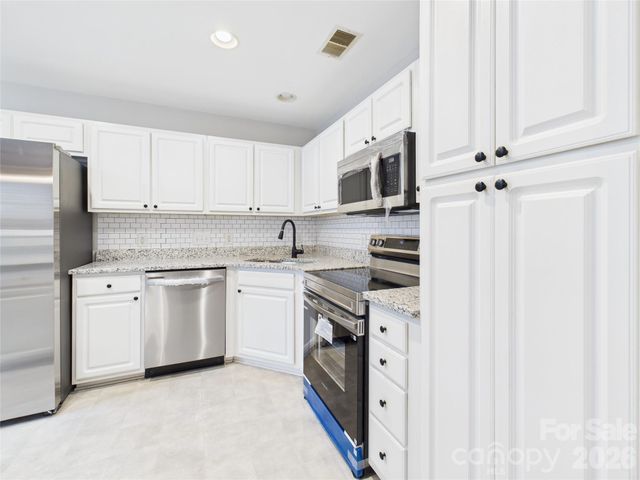 2056 University Heights Lane, Charlotte, NC 28213