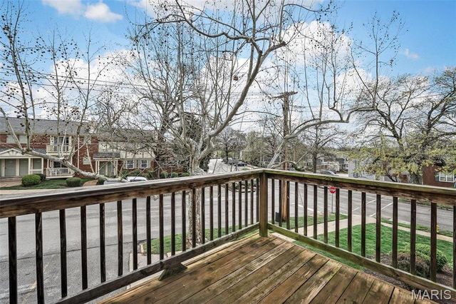 8903 N Swan Circle 8903, Brentwood, MO 63144
