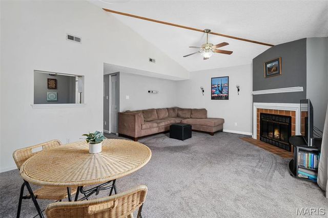 8903 N Swan Circle 8903, Brentwood, MO 63144