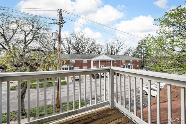 8903 N Swan Circle 8903, Brentwood, MO 63144