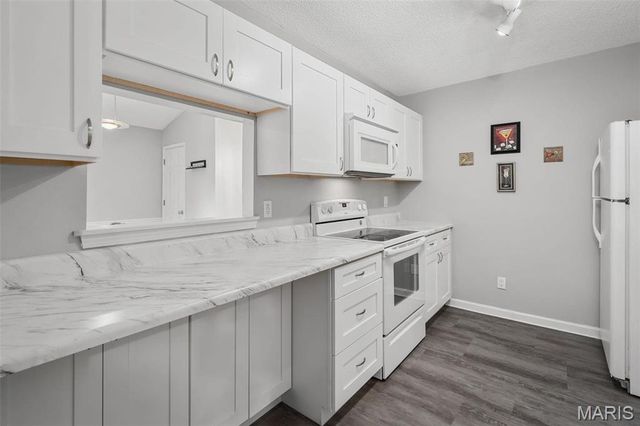 8903 N Swan Circle 8903, Brentwood, MO 63144