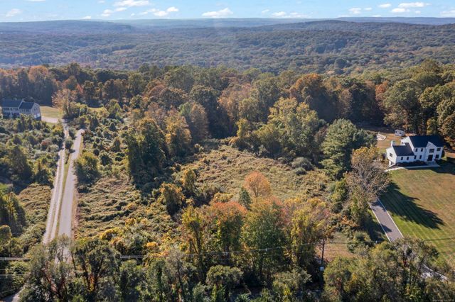 42 Great Ring Road, Newtown, CT 06482