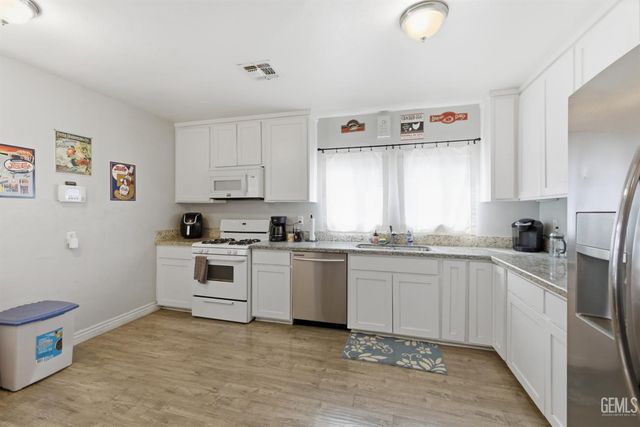 2312 Olympic Drive, Bakersfield, CA 93308