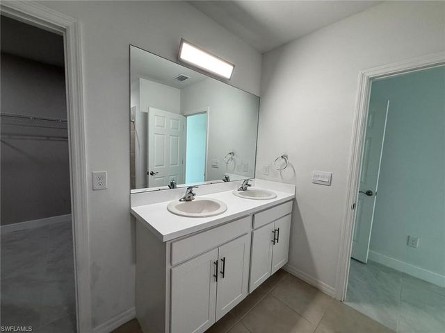 1304 NE 9th PL, Cape Coral, FL 33909