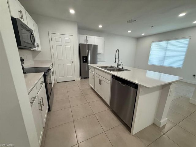 1304 NE 9th PL, Cape Coral, FL 33909