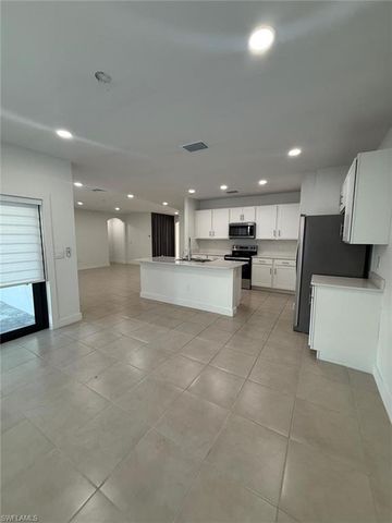 1304 NE 9th PL, Cape Coral, FL 33909