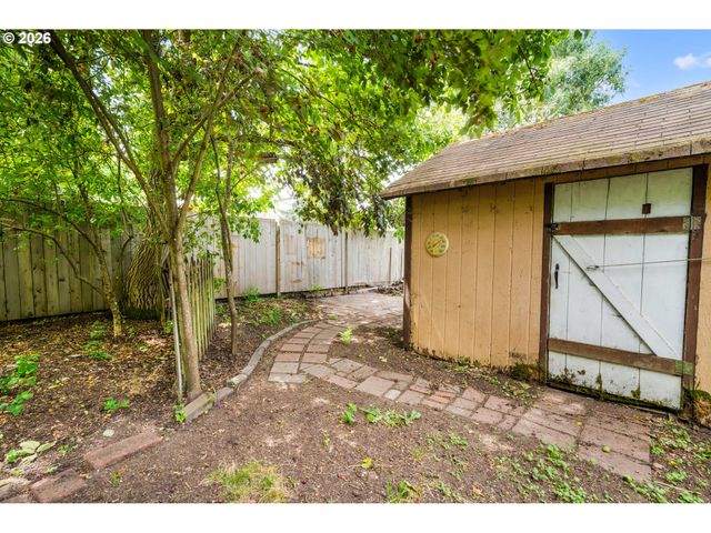419 WILKIE St, Eugene, OR 97402