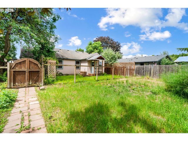 419 WILKIE St, Eugene, OR 97402