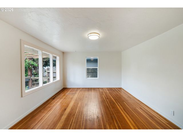 419 WILKIE St, Eugene, OR 97402