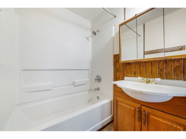 419 WILKIE St, Eugene, OR 97402