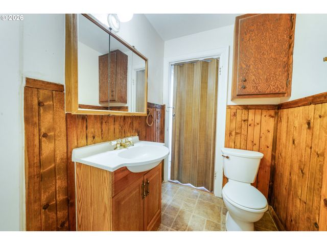 419 WILKIE St, Eugene, OR 97402
